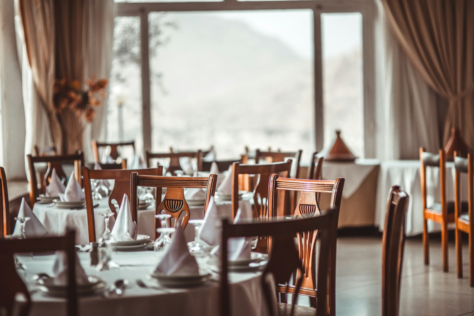 Kameralne wnętrze restauracji